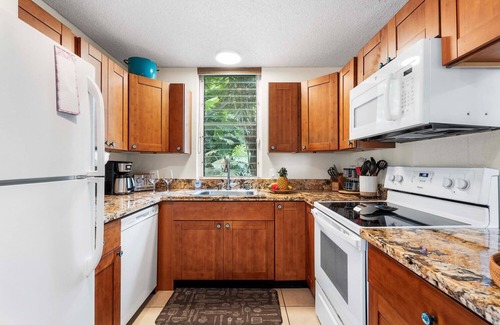 Keauhou Condo | Keauhou Akahi 302: Cute Condo w/Private Lanai, Ocean & Golf Views, Shared Pool