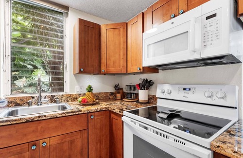 Keauhou Condo | Keauhou Akahi 302: Cute Condo w/Private Lanai, Ocean & Golf Views, Shared Pool