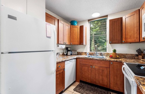 Keauhou Condo | Keauhou Akahi 302: Cute Condo w/Private Lanai, Ocean & Golf Views, Shared Pool