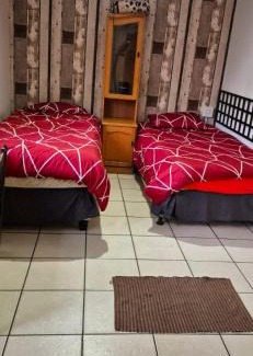 Knysna Central House | Keedols Inn & Backpackers