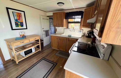 South Hero Cottage | Keeler Bay Lakefront 2BR Cottage -Catamount-