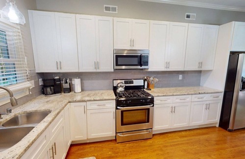 Lexington House | Keeneland/Airport/Downtown Tulsa Time!