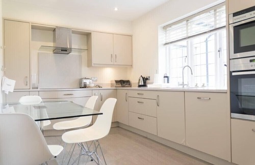 Bamburgh House | KEEPER'S VIEW, family friendly, country holiday cottage in Bamburgh