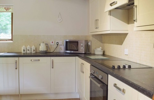Dinas Cross Cottage | Keeper’s Nook - Dinas Country Club