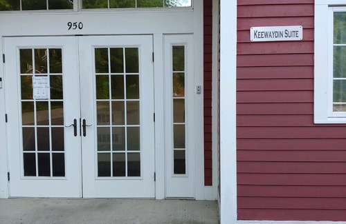 Salisbury House | Keewaydin Suite @ Waterhouses
