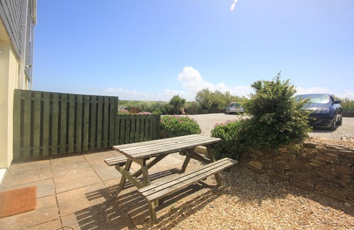 Harlyn Cottage | Kegyn - Harlyn Bay Cornwall, sleeps 5 guests & accepts pets