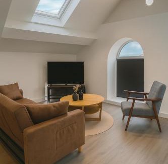 Clayton Apartment | Kehoe's Penthouse Near Etihad Stadium & Coop Live Arena Sleeps 4
