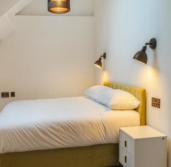 Clayton Apartment | Kehoe's Penthouse Near Etihad Stadium & Coop Live Arena Sleeps 4