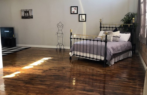 Detroit Apartment | Keisha Cozy Loft