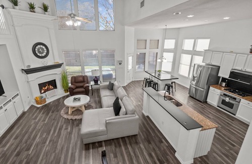 Keller House | Keller’s Crown Jewel - 5BR Retreat w/Hot Tub & Pool Table