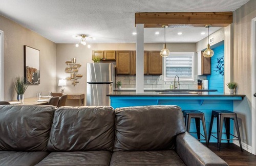College Station Apartment | Kelly's Cove: 1st Flr 2 Bdrm-Walk to A&M-King Beds