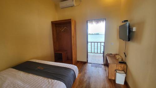 Tanjung Pinang Resort | Kelong Pancing Madu Tiga