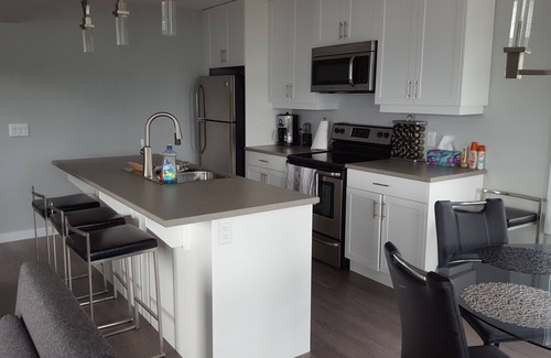 Central Okanagan House | Kelowna BC Vacation Home—Amazing Lake Views—2 Bed & Bath, Beach, Pool, Lake Fun