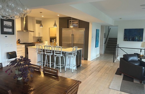 North Glenmore House | Kelowna Oasis on Knox Mountain minutes from downtown. Great for families!
