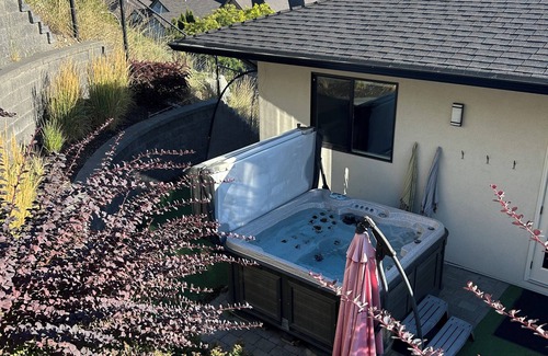 North Glenmore House | Kelowna Oasis on Knox Mountain minutes from downtown. Great for families!