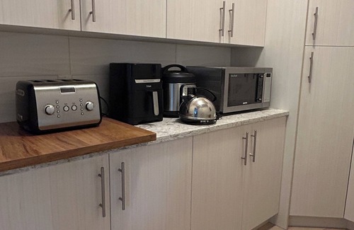 North Glenmore House | Kelowna winter getaway on Knox Mountain minutes from downtown.