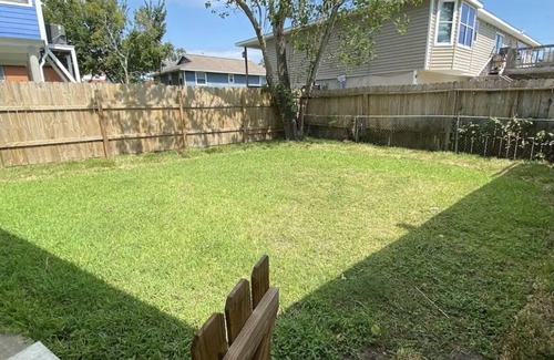 Clear Lake Shores House | Kemah Vacation Home - Pet Friendly!