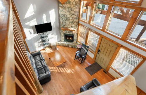 Branson House | Kemper's Cabin by Silver Dollar City - Ideally located