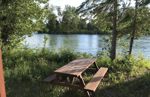 Soldotna House | Kenai River Fishing Cabin #4 20 feet from the riverbank!