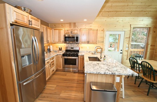 Soldotna Cabin | Kenai Riverfront Cabin, Private Fishing Platforms & Processing Room