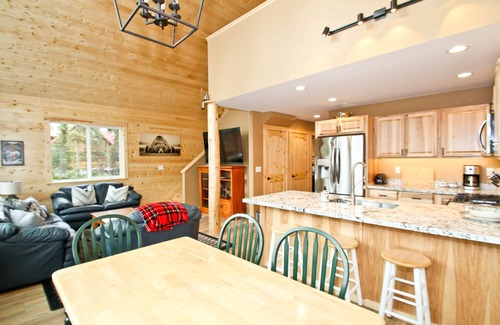 Soldotna Cabin | Kenai Riverfront Cabin, Private Fishing Platforms & Processing Room