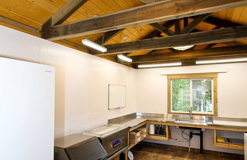 Soldotna Cabin | Kenai Riverfront Cabin, Private Fishing Platforms & Processing Room