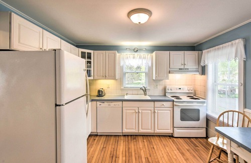 Kennebunk House | Kennebunk Home w/Yard < 1 Mile to Dock Square!