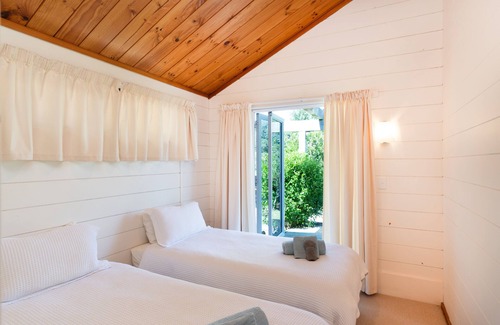Surfdale House | Kennedy Point Guesthouse