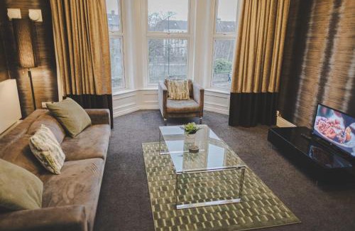 Jesmond Apartment | Kensington House by Warren Collection