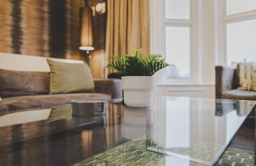 Jesmond Apartment | Kensington House by Warren Collection