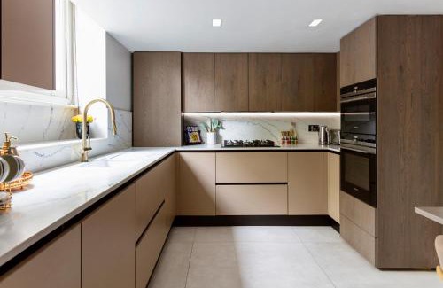 Queen's Gate Apartment | Kensington Palace Apartment - Luxury 3BR 4BA with Cinema Room