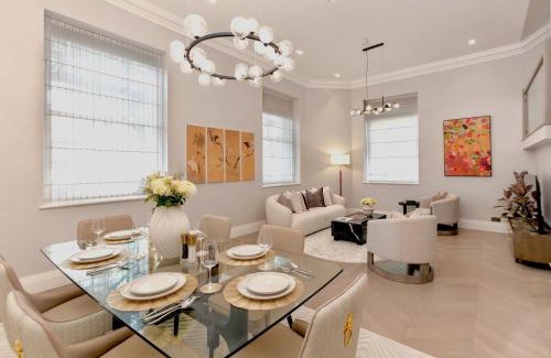 Queen's Gate Apartment | Kensington Palace Apartment - Luxury 3BR 4BA with Cinema Room
