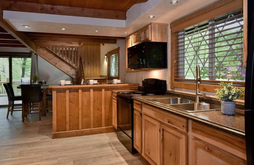 Seven Springs Cabin | Kenswood Cabin at Seven Springs