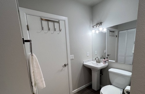 Kent House | Kent-Entire LowerLevel Duplex on Private Street