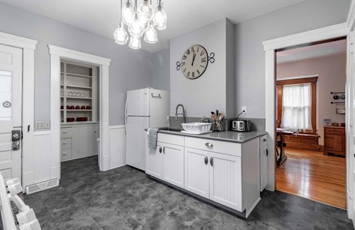 Kent House | Kent Family Home | Walk to Downtown + Pet Friendly