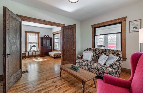 Kent House | Kent Family Home | Walk to Downtown + Pet Friendly