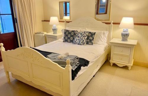 New Farm House | Kent Street Retreat