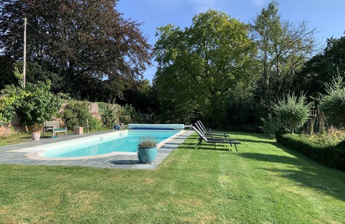 Hollingbourne Cottage | Kentish Oast, Cottage and Barn in stunning private grounds with swimming pool
