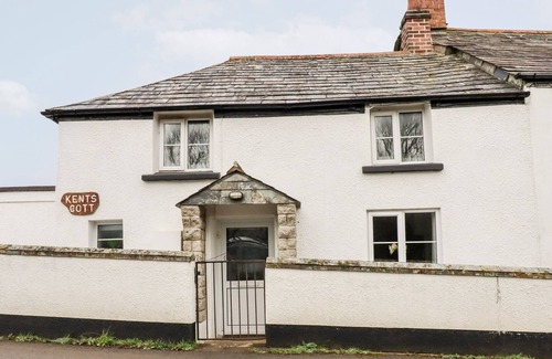 Jacobstow Cottage | KENTS COTTAGE, pet friendly, with open fire in Wainhouse Corner