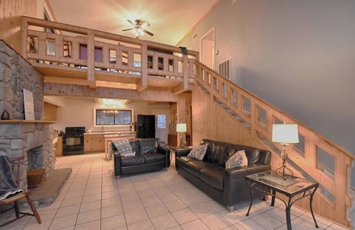 New Concord Ski Chalet | Kentucky Lake Chalet - HOT TUB & PRIVATE DOCK