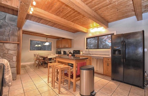 New Concord Ski Chalet | Kentucky Lake Chalet - HOT TUB & PRIVATE DOCK