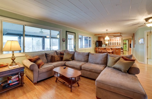 Buchanan House | Kentucky Lake Vacation Rental w/ Shared Pool, Dock