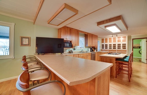 Buchanan House | Kentucky Lake Vacation Rental w/ Shared Pool, Dock