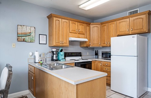 Almo Condo | Kentucky Lakefront Condo with Spectacular View ~ 2 Bedroom, 1 Bath ~ Covered Deck