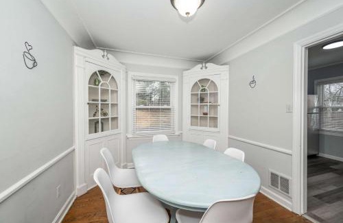 Roselawn Finance House | Kenwood Keys 1 - Cozy Stay for 6