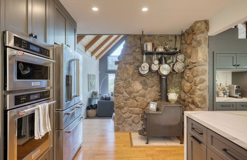 Kenwood House | Kenwood Vista by AvantStay | 7acres w/Pool, Fire Pit, Vineyard Views