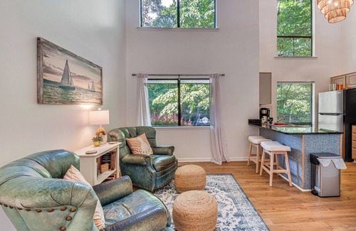 Salem House | Keowee Key Condo w/Lake Access & Community Pools!