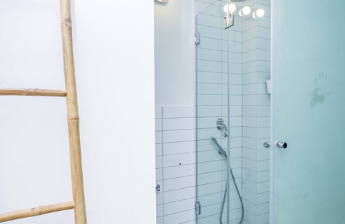 Tel Aviv Apartment | Kerem Hatemanim Suite
