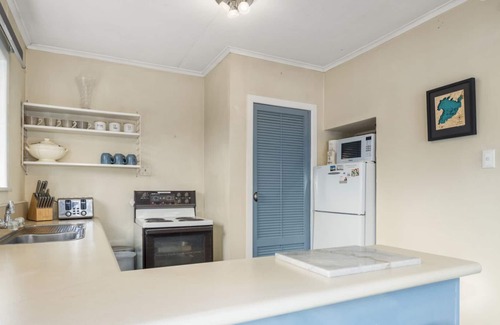 Richmond Heights House | Kererū Lodge – Two Mile Bay Holiday Home