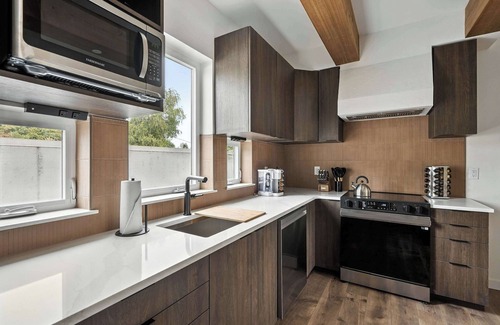 Kerns House | Kerns 6BR Gem - New Build, Spanish Flair